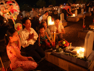 Besuch des Truong Son-Friedhofes im Juli - ảnh 1